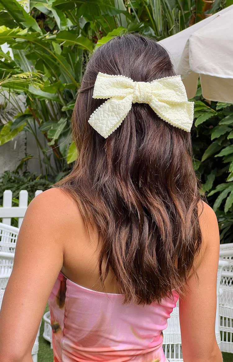 10822-penelope-cream-bow-hair-clip-1.webp
