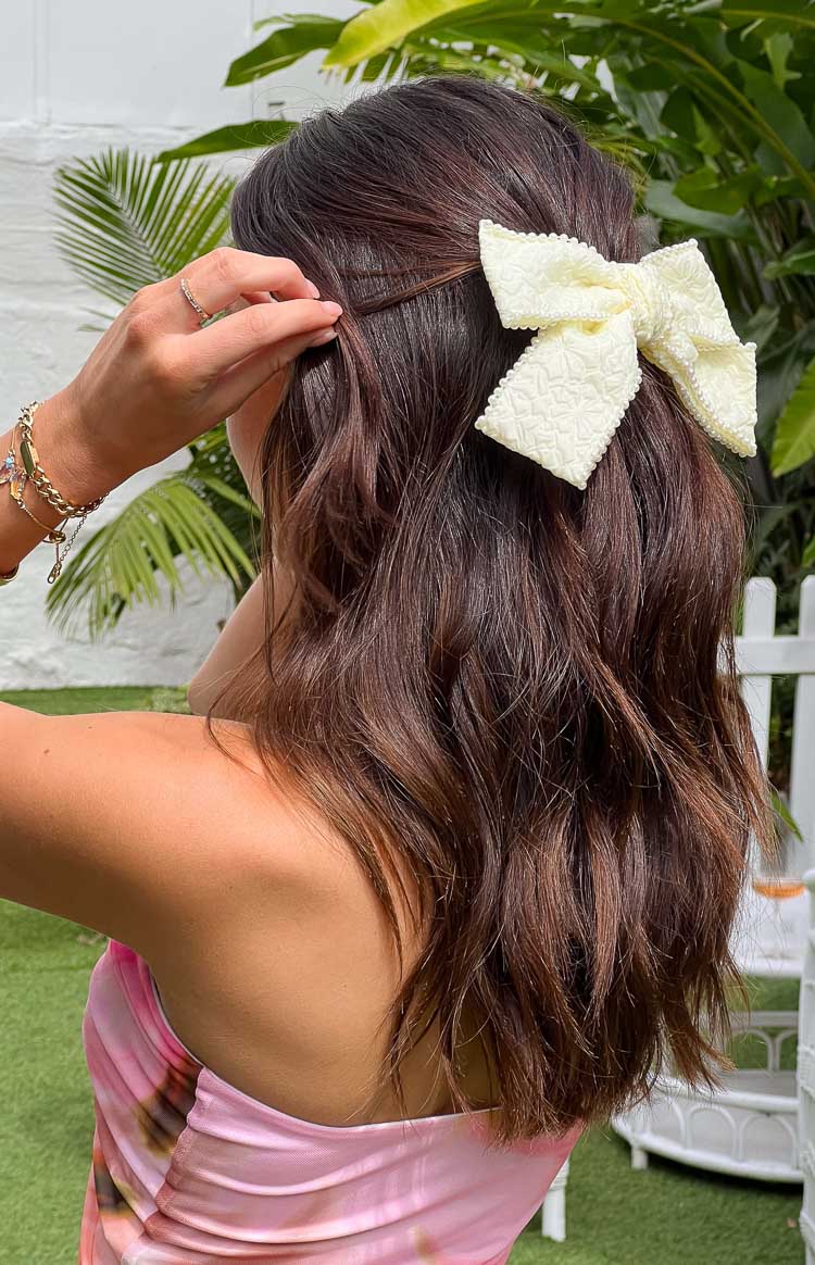 10822-penelope-cream-bow-hair-clip-1.webp