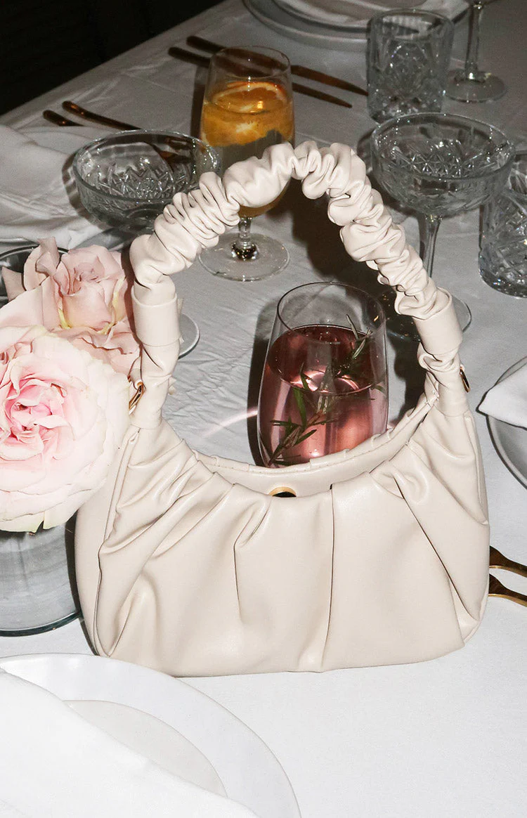 10828-lizzi-cream-handbag-1.webp